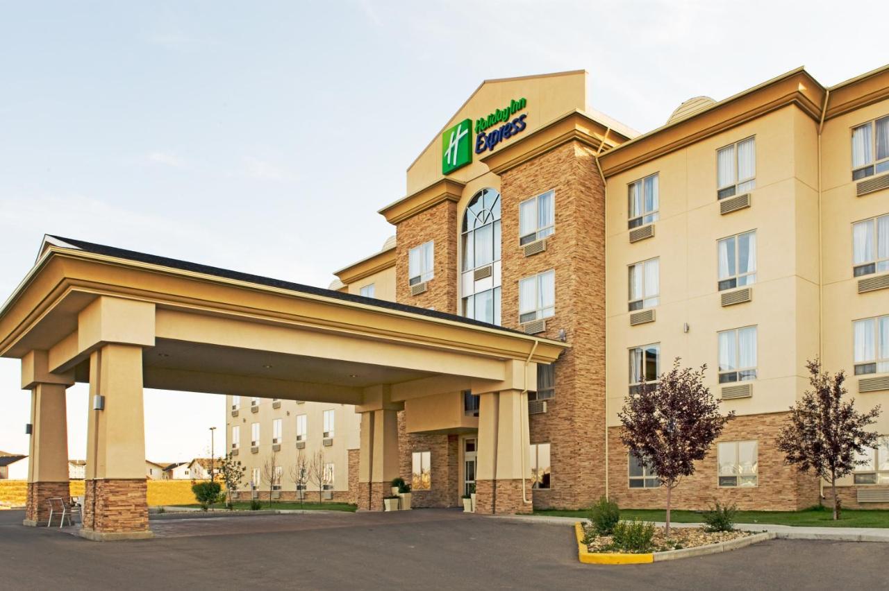Holiday Inn Express Grande Prairie By Ihg Экстерьер фото