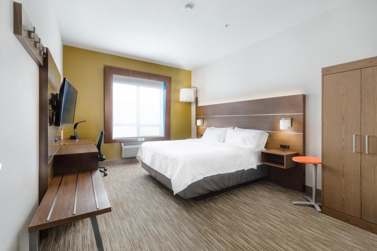 Holiday Inn Express Grande Prairie By Ihg Экстерьер фото