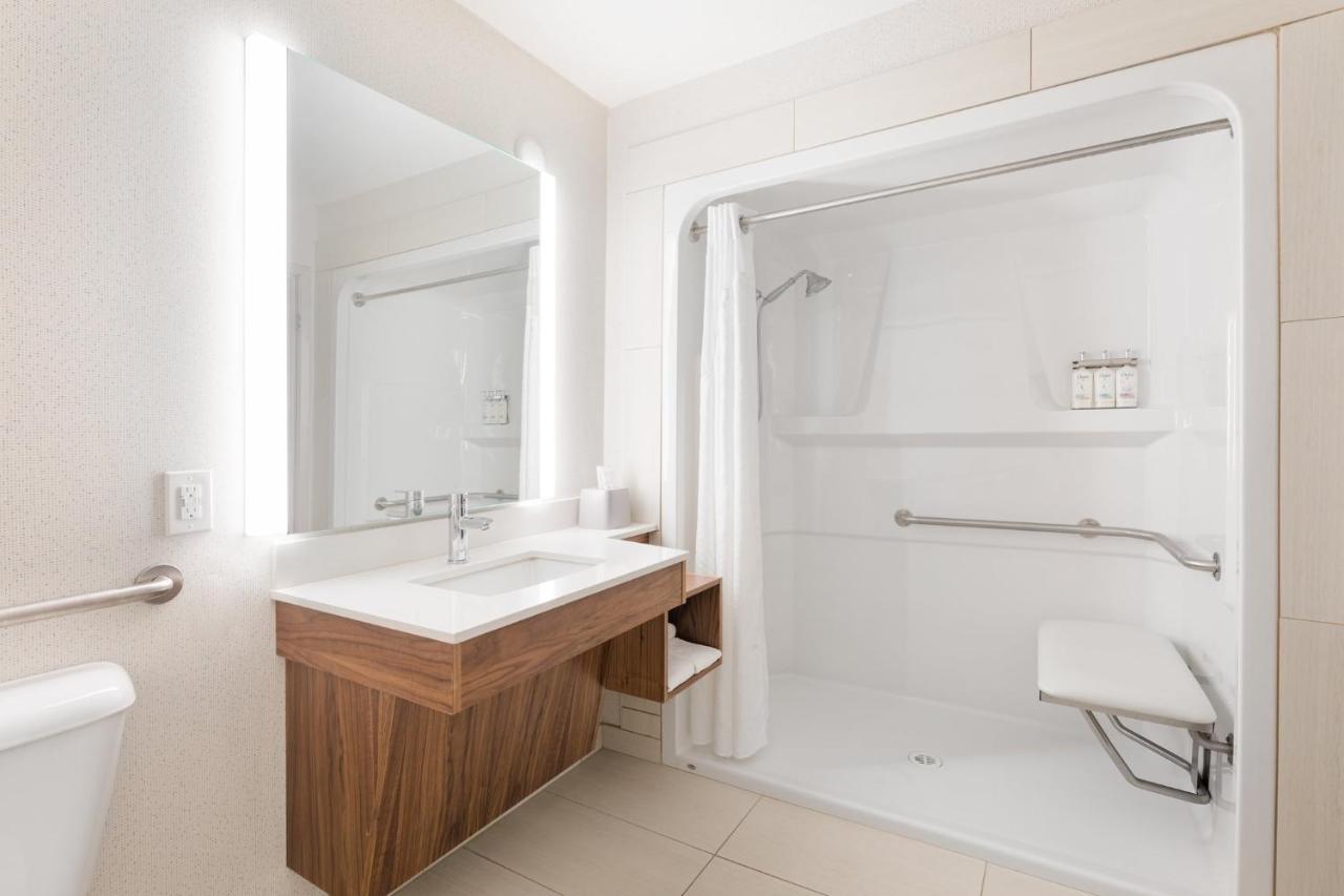 Holiday Inn Express Grande Prairie By Ihg Экстерьер фото