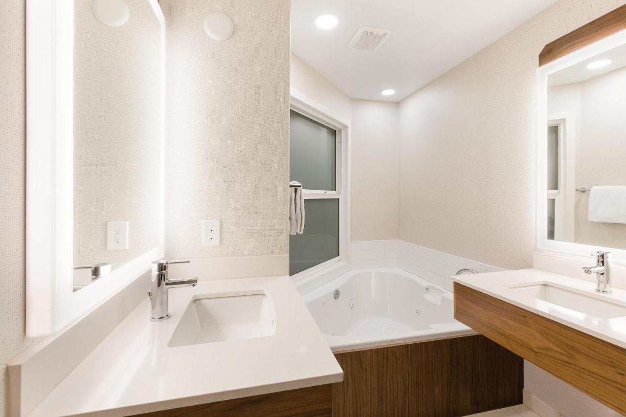 Holiday Inn Express Grande Prairie By Ihg Экстерьер фото