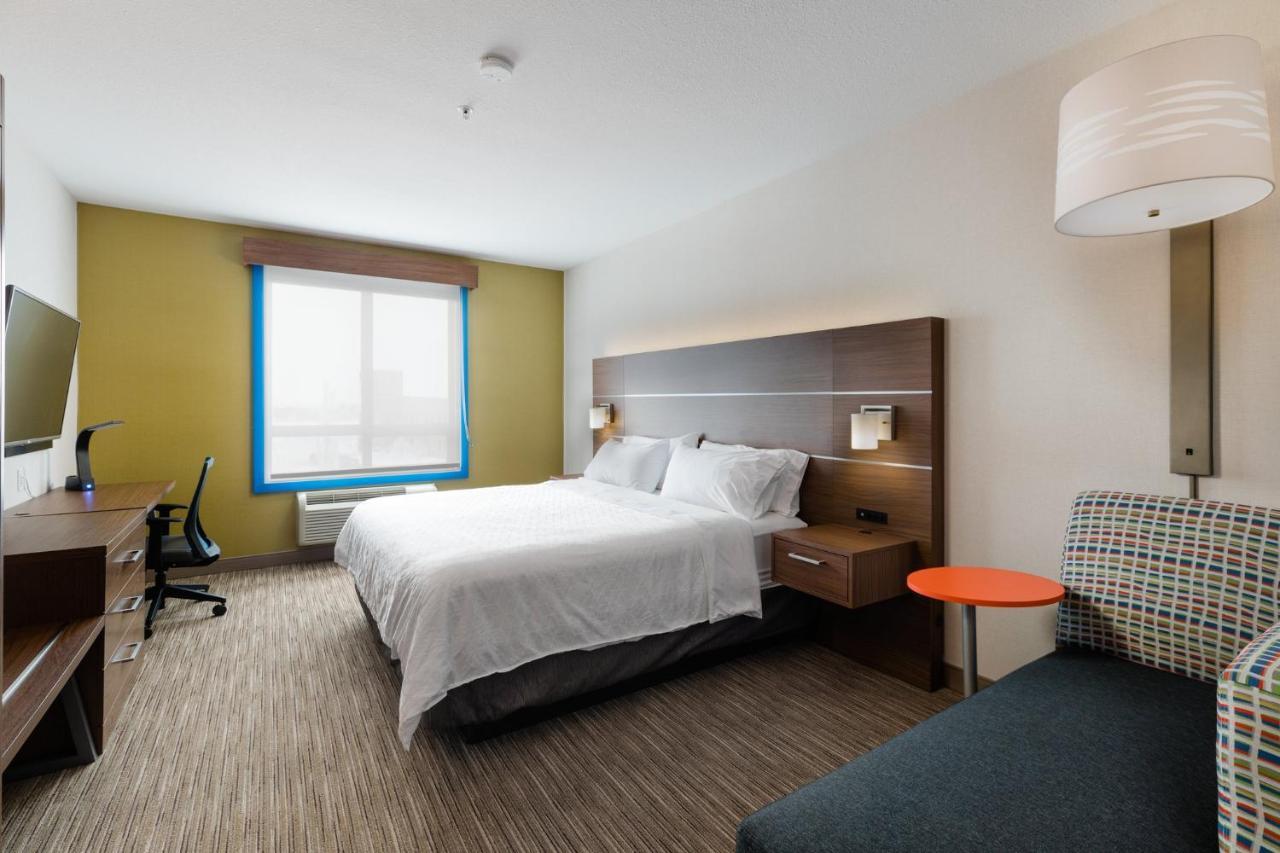 Holiday Inn Express Grande Prairie By Ihg Экстерьер фото