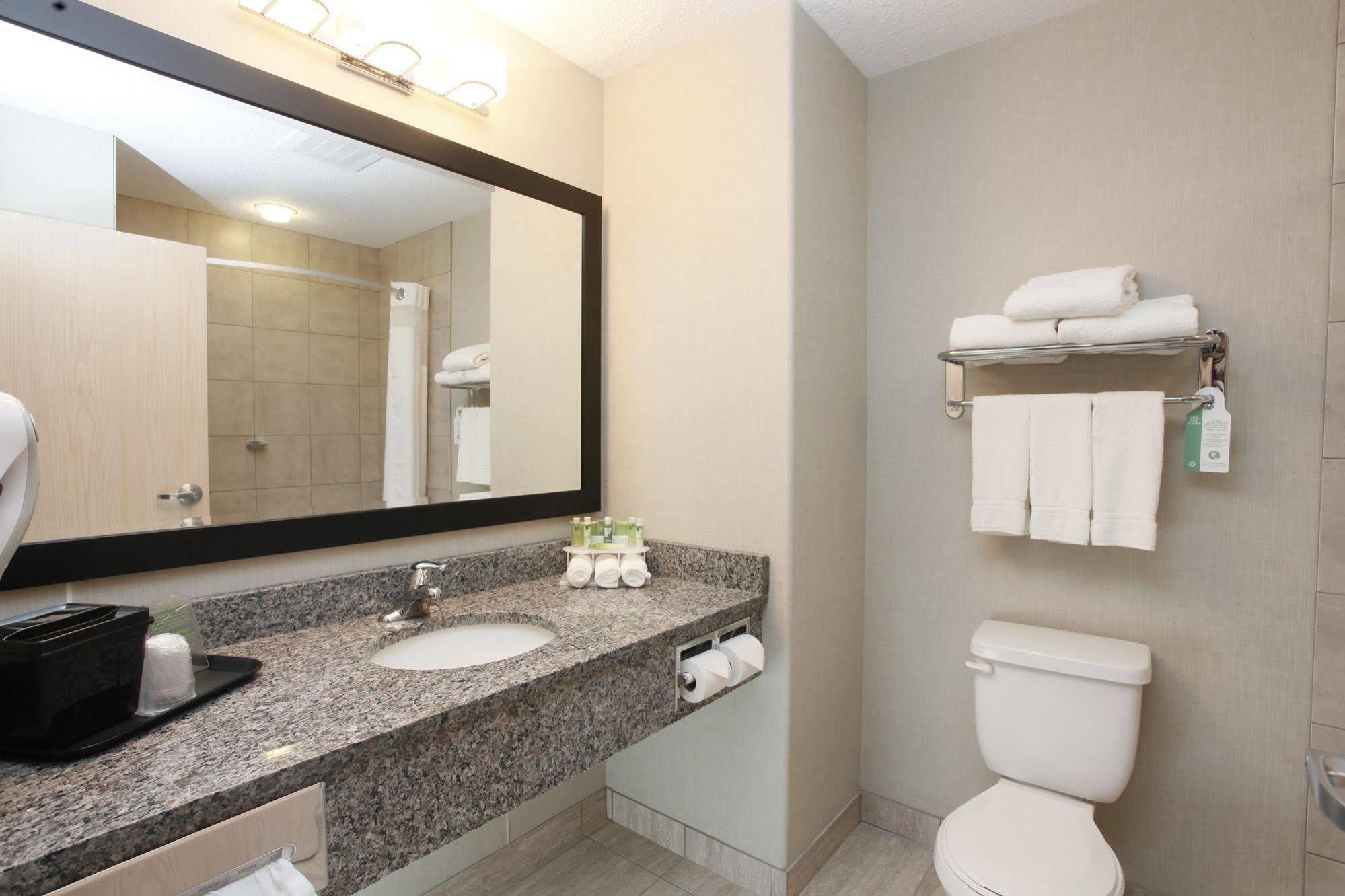 Holiday Inn Express Grande Prairie By Ihg Экстерьер фото