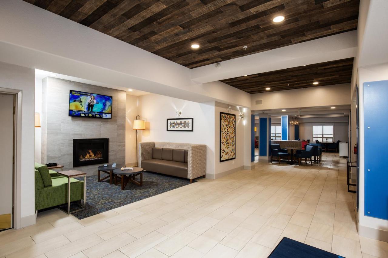 Holiday Inn Express Grande Prairie By Ihg Экстерьер фото