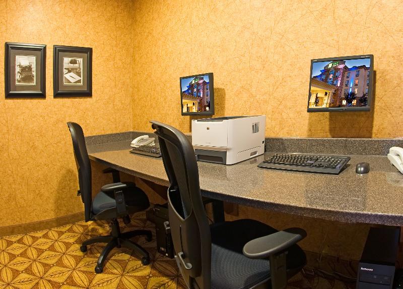 Holiday Inn Express Grande Prairie By Ihg Экстерьер фото