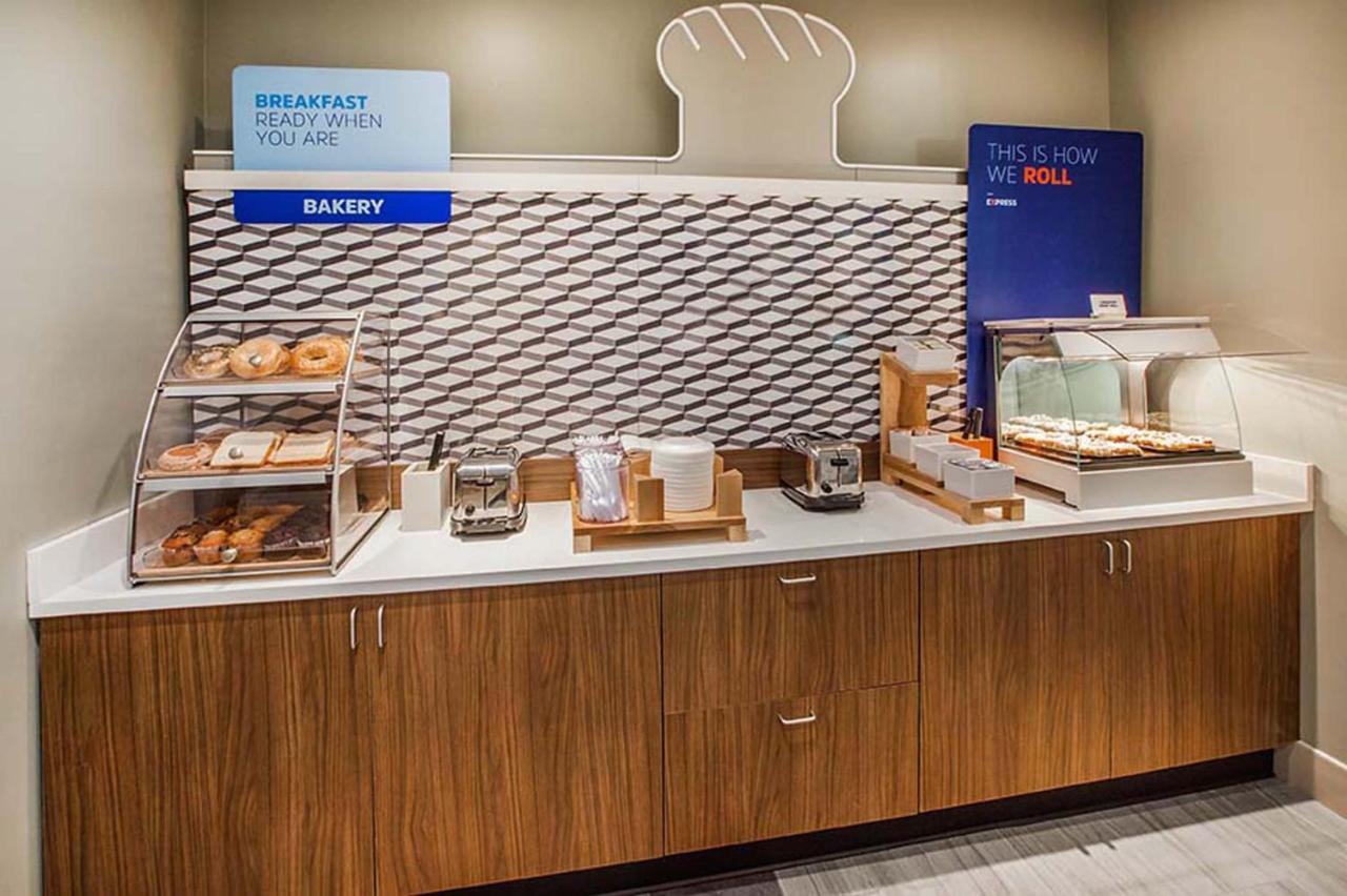 Holiday Inn Express Grande Prairie By Ihg Экстерьер фото